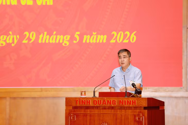 Đồng chí Nguyễn Chí Thành, Ủy viên Ban Thường vụ Tỉnh ủy, Phó Chủ tịch Thường trực Ủy ban MTTQ tỉnh tham luận tại hội nghị.