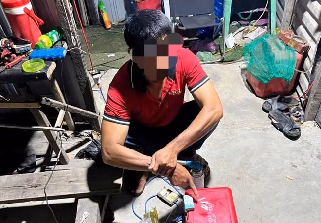 Cơ quan chức năng vừa triệt phá điểm sử dụng, mua bán ma túy trong đìa tôm. Ảnh: Công an cung cấp