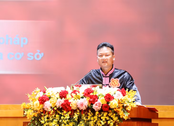 Thí sinh Chìu Quay Mằn, Bí thư Chi bộ, Trưởng thôn Đồng Mộc, Đảng bộ xã Đông Ngũ, thực hiện phần thi.