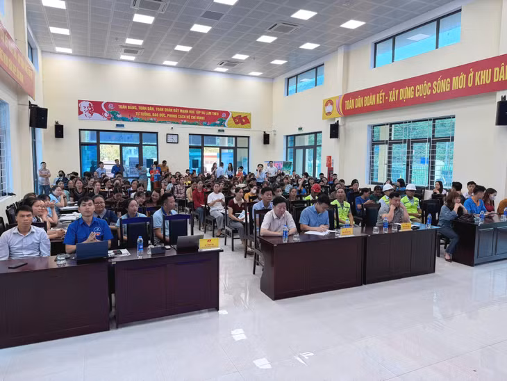 Hội nghị thu hút đông đảo người dân trên địa bàn tham gia. Ngày hội việc làm Lương Minh