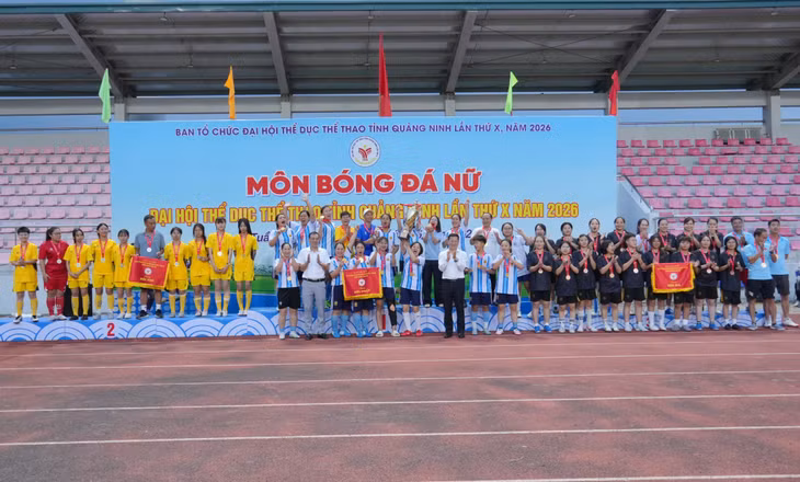 Ban Tổ chức trao giải Nhất cho đội phường Mông Dương, giải Nhì cho đội phường Đông Triều và giải Ba cho đội phường Mạo Khê.