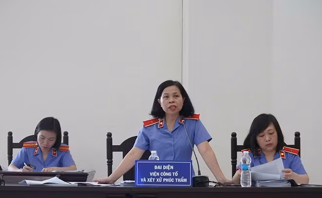 Đại diện cơ quan công tố đề nghị giảm án cho hai cựu Cục trưởng Cục An toàn thực phẩm (ATTP) và nhiều bị cáo khác. Ảnh: Quang Việt