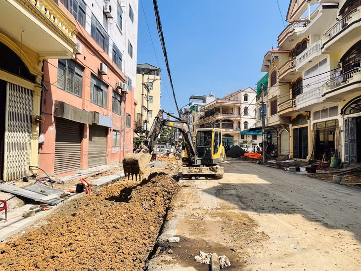 Dự án cải tạo, chỉnh trang hạ tầng kỹ thuật khu dân cư, khu tái định cư Xí nghiệp Đóng tàu Hạ Long (phường Bãi Cháy) đạt 40% khối lượng công việc.