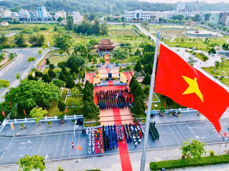 và lễ chào cờ trên đảo tiền tiêu Cô Tô.