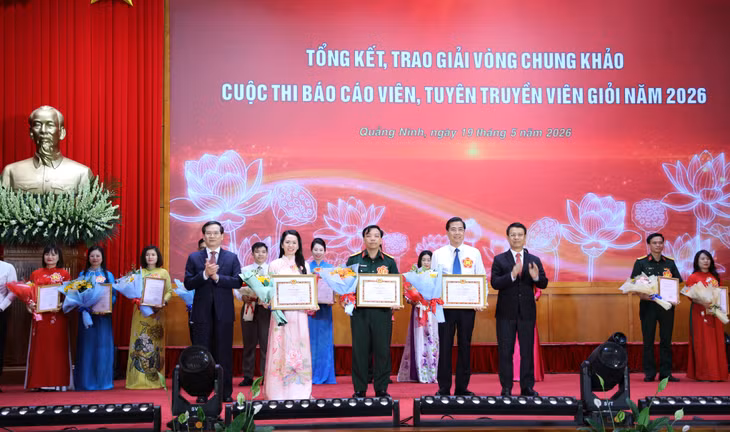 3 thí sinh xuất sắc được nhận Bằng khen của Ban Thường vụ Tỉnh ủy.