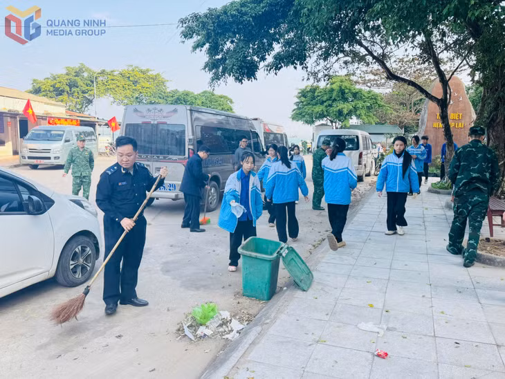 “Ngày Chủ nhật xanh”, thu hút hàng nghìn lượt người dân tham gia vệ sinh môi trường, làm sạch đường làng, ngõ xóm.