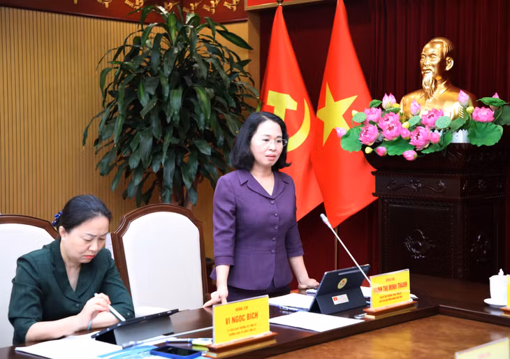 Đồng chí Trịnh Thị Minh Thanh, Phó Bí thư Thường trực Tỉnh ủy, Chủ tịch HĐND tỉnh, phát biểu tại buổi làm việc.