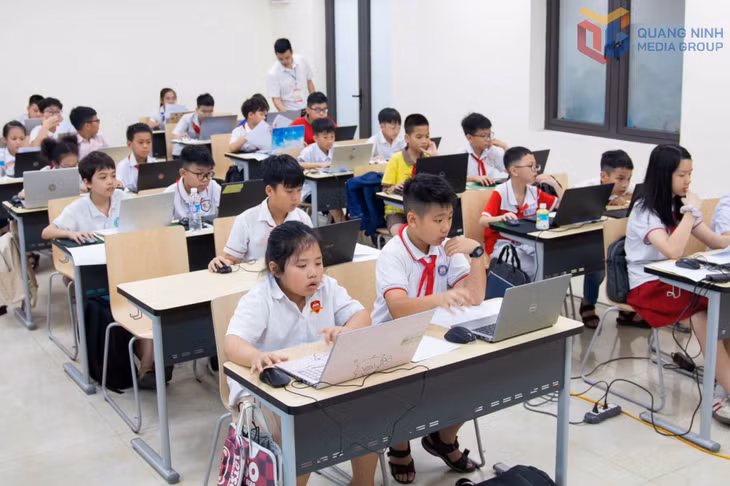 Học sinh tham gia Hội thi Tin học trẻ tỉnh Quảng Ninh năm 2026 do Ban Thường vụ Tỉnh Đoàn phối hợp Sở Giáo dục - Đào tạo và Trường Đại học Hạ Long tổ chức.