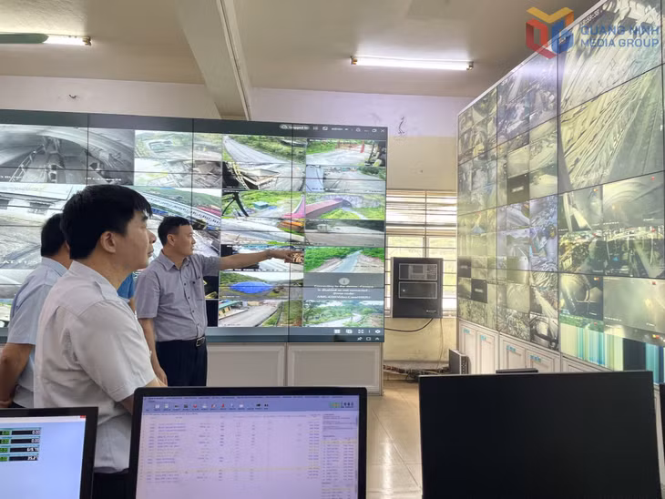 Hệ thống camera giám sát tại Công ty Than Nam Mẫu được lắp đặt đồng bộ, dữ liệu truyền về trung tâm điều hành giúp kịp thời phát hiện và xử lý sự cố. (Ảnh: Hiểu Trân)