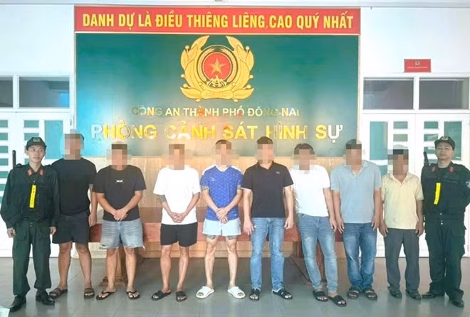 Triệt phá đường dây hoạt động cá độ bóng đá trên không gian mạng với quy mô lớn. Ảnh: Công an thành phố Đồng Nai