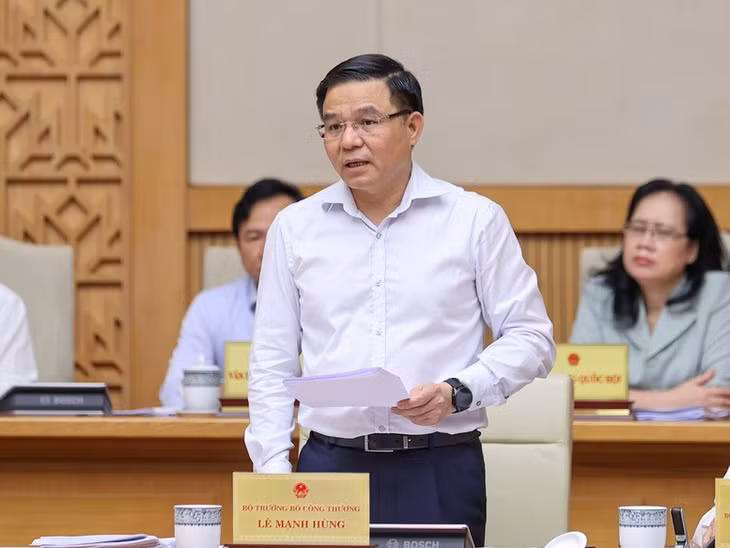 Bộ trưởng Bộ Công Thương Lê Mạnh Hùng báo cáo tại phiên họp- Ảnh: VGP/Nhật Bắc