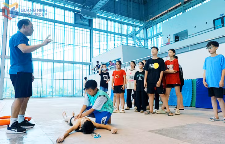 Những năm qua ngành chức năng và các địa phương đã tăng cường nhiều lớp đào tạo thiết thực về dạy bơi, kỹ năng cứu đuối, phòng chống tai nạn thương tích cho trẻ trong các dịp hè.