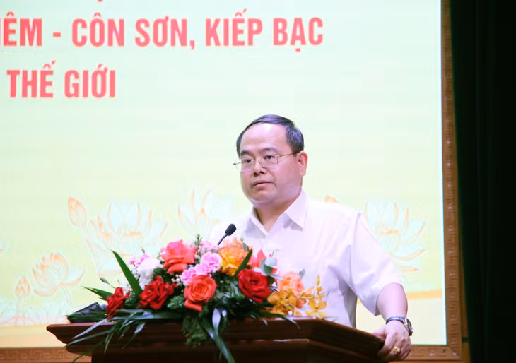 Đồng chí Quản Minh Cường, Ủy viên Trung ương Đảng, Bí thư Tỉnh ủy, Trưởng Đoàn ĐBQH tỉnh, phát biểu tại hội nghị.