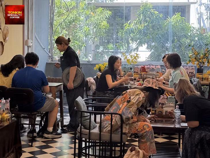Quán cà phê ngon tại trung tâm TP.HCM, Tonkin Coffee ảnh 3