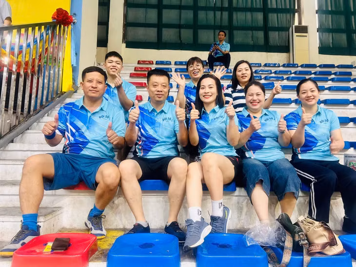 Cổ động viên nhiệt tình cổ vũ, tiếp thêm tinh thần cho các vận động viên.