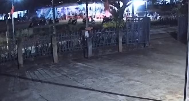 Hiện trường khu vực dựng rạp cưới ở Đắk Lắk bất ngờ đổ sập khiến 3 người bị thương. Ảnh: Bảo Trung