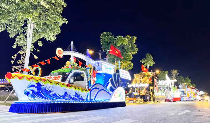 ...đoàn xe sẽ tập kết tại tuyến đường Kỳ Quan phía trước Quảng trường Sun Carnival cùng tỏa sáng sắc màu lung linh, kích thích thị giác của người dân và du khách, qua đó góp phần quảng bá hình ảnh Quảng Ninh năng động, sáng tạo và giàu bản sắc, hiện đại, hội nhập.