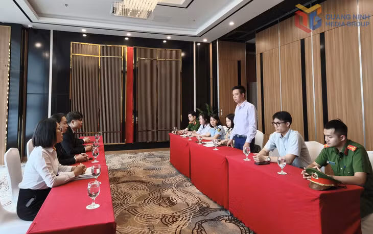 UBND phường Bãi Cháy làm việc với cơ sở lưu trú du lịch trên địa bàn về công tác quản lý hoạt động lưu trú, bảo đảm an ninh, an toàn cho du khách.