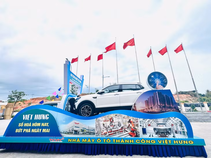Điểm nhấn đặc biệt của mô hình là chiếc xe Škoda Kushaq được sản xuất tại Nhà máy ô tô Thành Công Việt Hưng.