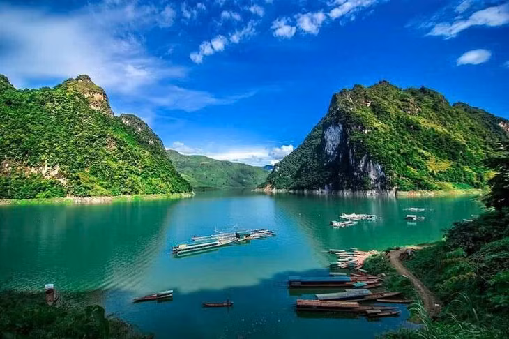 Du lịch Tây Bắc - Khám phá vẻ đẹp hoang sơ vùng lòng hồ Tủa Thàng, tỉnh Điện Biên. Ảnh: UBND xã Tủa Thàng
