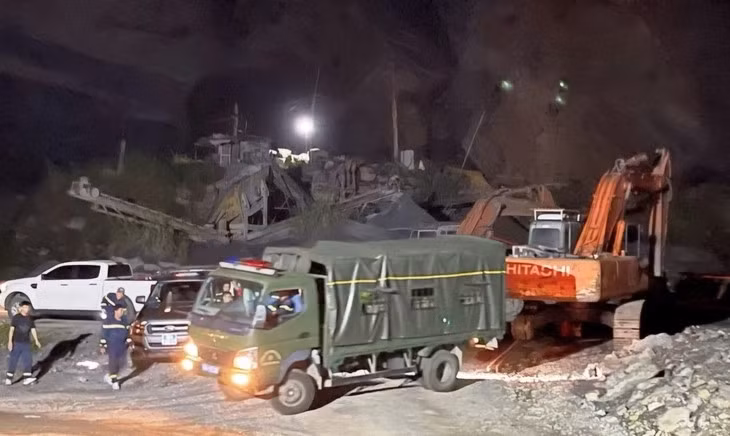Hiện trường vụ sạt lở núi đá ở xã Cẩm Tú, tỉnh Thanh Hóa đêm 20-5 - Ảnh: CTV