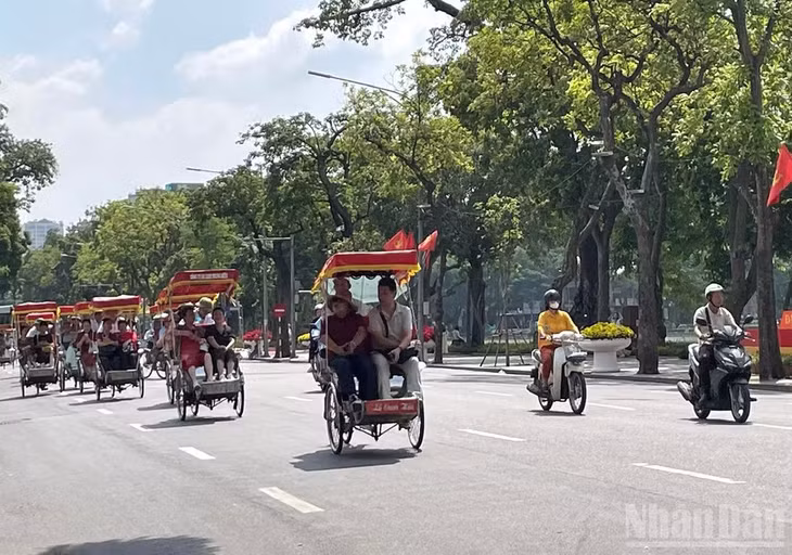 Dự báo khu vực Hà Nội ngày nắng nóng và nắng nóng gay gắt; chiều tối và đêm có mưa rào. (Ảnh minh họa: Đ.T)