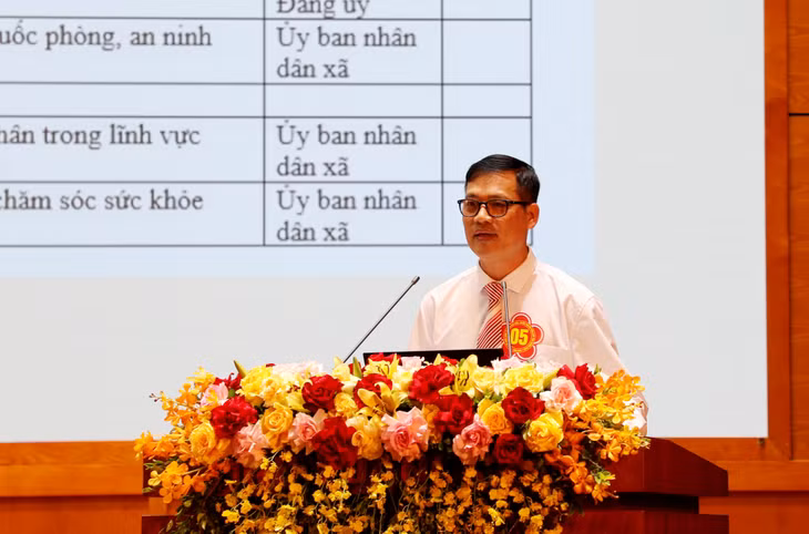 Thí sinh Ngô Tiến Sỹ, Trưởng Ban Xây dựng Đảng (Đảng ủy xã Quảng La), trình bày thuyết trình.