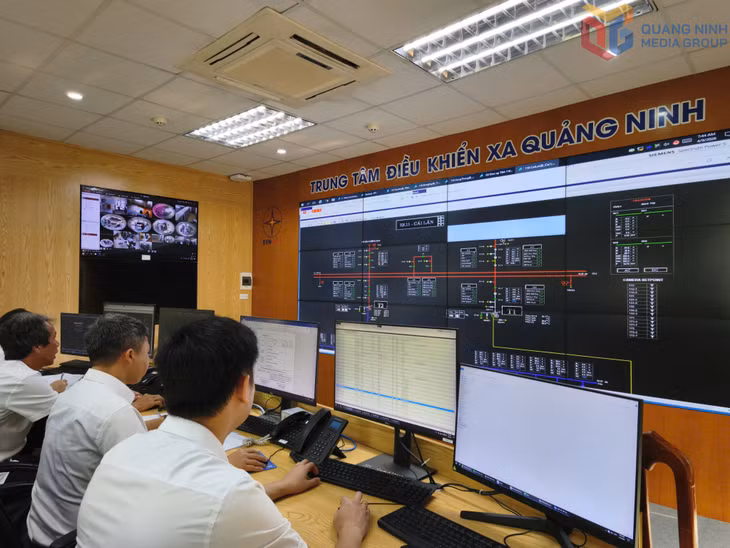 Điều độ viên Công ty Điện lực Quảng Ninh trực vận hành hệ thống điện.