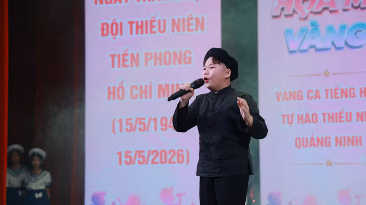 Với phần trình diễn nhí nhảnh, tự tin và chất giọng khỏe khoắn, tiết mục đơn ca "Kim Đồng" của thí sinh Công Phúc (phường Phong Cốc) đã giành giải phong cách của hội thi.