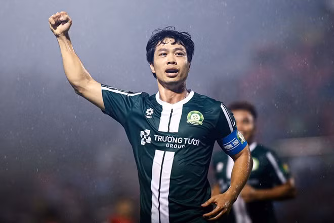 Công Phượng ghi bàn trong ngày Trường Tươi Đồng Nai sớm vô địch giải hạng Nhất. Ảnh: Thanh Vũ