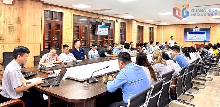 BHXH tỉnh tổ chức tập huấn quy trình khai thác, phát triển người tham gia BHXH tự nguyện, BHYT cho đội ngũ nhân viên và cộng tác viên thu BHXH, BHYT trên địa bàn tỉnh, tháng 5/2026.