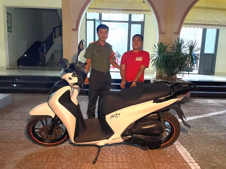 Công an Đà Nẵng bắt nghi phạm cướp xe SH của lái xe công nghệ ở Đà Nẵng. Ảnh: CACC