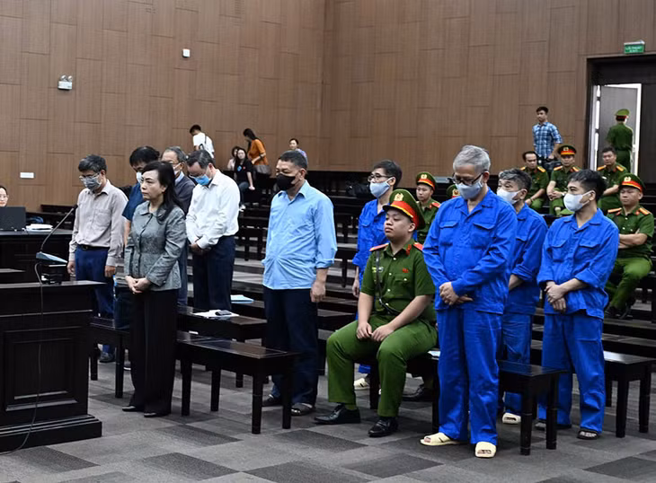 Các bị cáo trong phiên xét xử. Ảnh: Việt Hưng