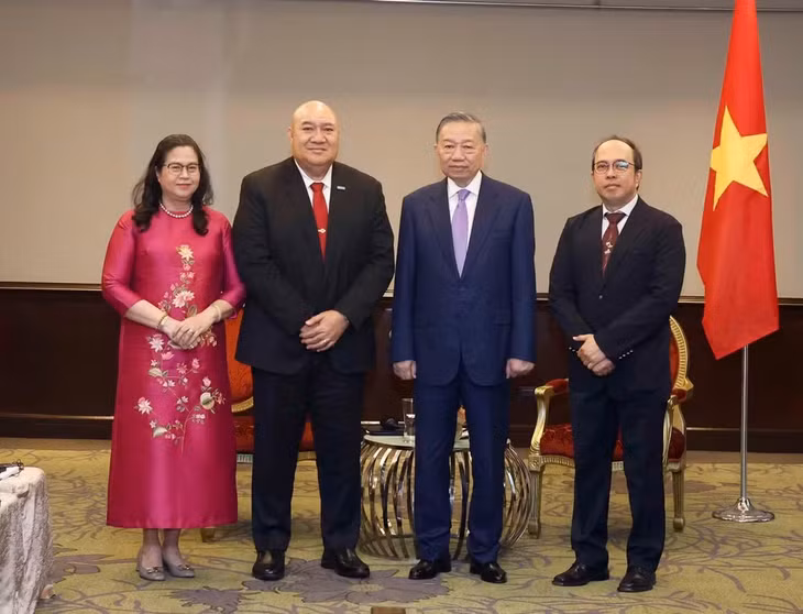 Đại diện lãnh đạo hai bên.