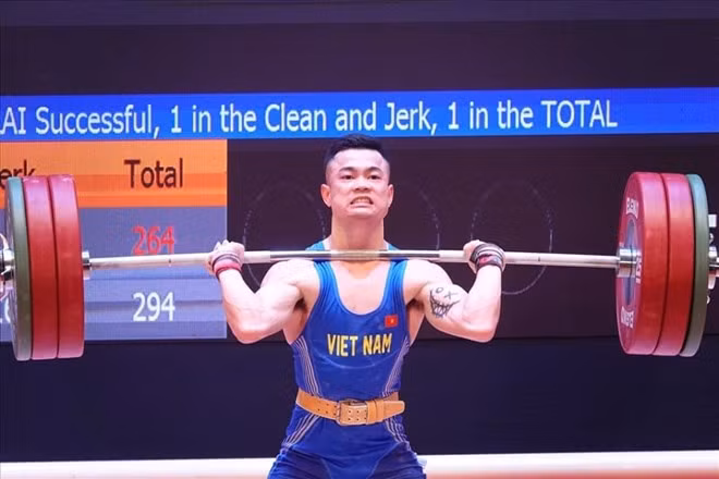 Lực sĩ cử tạ Lại Gia Thành đã chuyển sang thi đấu hạng cân 60kg vào thời điểm hiện tại. Ảnh: Nguyễn Đăng