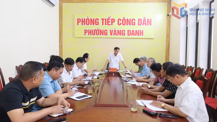 UBND phường Vàng Danh họp tháo gỡ vướng mắc trong công tác GPMB và giải quyết nội dung kiến nghị của nhân dân liên quan dự án. Mai Hương (CTV)