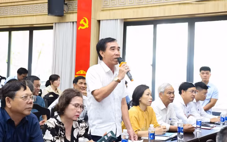 Cử tri bày tỏ lo ngại về vấn đề môi trường tại khu dân cư trong quá trình phát triển đô thị.