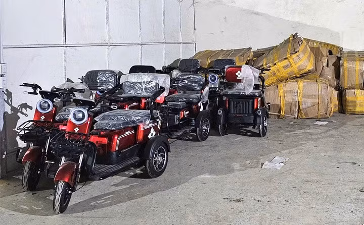 Xe điện ba bánh được nhập lậu. (Ảnh: C.A)