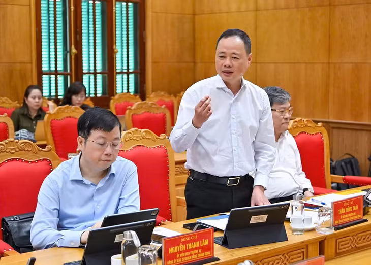 Đồng chí Trần Hồng Thái, Ủy viên Trung ương Đảng, Chủ tịch Viện Hàn lâm Khoa học và Công nghệ Việt Nam tham gia ý kiến tại hội nghị. (Ảnh: THỦY NGUYÊN)