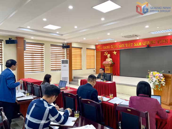 Đại diện Công ty CP Thống Nhất 508 báo cáo tình hình thực hiện Dự án đầu tư xây dựng, kinh doanh hạ tầng Khu đô thị mới phía Bắc Cầu Bang.