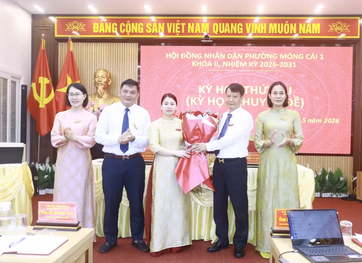 Phường Móng Cái 1 bầu bổ sung Phó Chủ tịch UBND phường đối với bà Bùi Thị Thanh Tâm, Ủy viên BCH Đảng bộ, Giám đốc Trung tâm Phục vụ hành chính công phường.