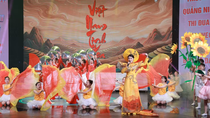 Phần dự thi của đội thi phường Bãi Cháy.