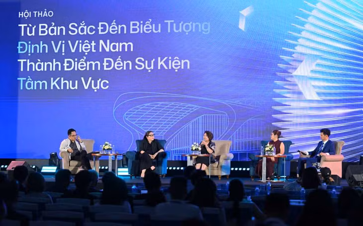 Các đạo diễn, chuyên gia chia sẻ trong phiên tọa đàm. Ảnh: Ban Tổ chức