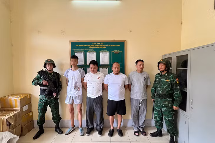 Các đối tượng người Trung Quốc. Ảnh: Trung Dũng