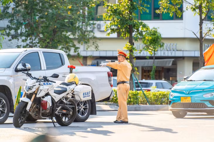 Sẵn sàng xử lý các tình huống giao thông phát sinh, đảm bảo giao thông an toàn, thông suốt phục vụ người dân, du khách.