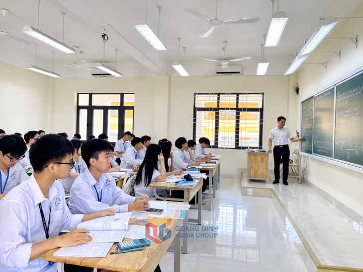 Hiện Trường THPT Trần Phú (phường Móng Cái 2) có khoảng 1.500 học sinh. Các học sinh của trường cùng học sinh toàn tỉnh sẽ được cấp SGK miễn phí từ năm học 2026-2027.