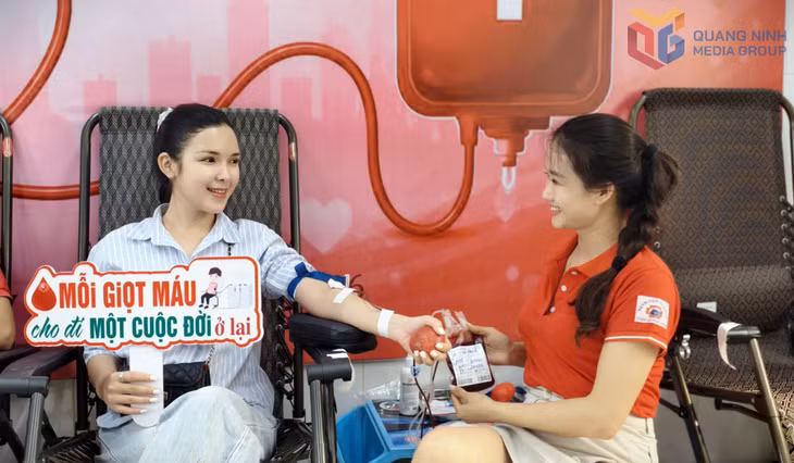 Tình nguyện viên CLB Ngân hàng máu sống 24h tham gia hiến máu tại Bệnh viện Bãi Cháy tháng 4/2026.