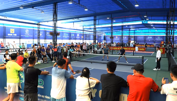 Cụm sân Talent 88 (phường Hạ Long) luôn thu hút đông đảo khán giả đến cổ vũ cho các trận pickleball trong khuôn khổ hội thao.