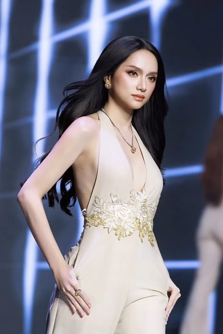 Hoa hậu Hương Giang tự tin trình diễn trên sân khấu MGI All Stars - Ảnh: FBNV