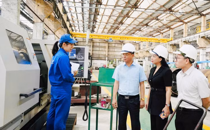 Lãnh đạo Sở KH&amp;CN làm việc tại Công ty CP Chế tạo máy - Vinacomin để hướng dẫn doanh nghiệp hoàn thiện các điều kiện để được công nhận là doanh nghiệp KHCN.